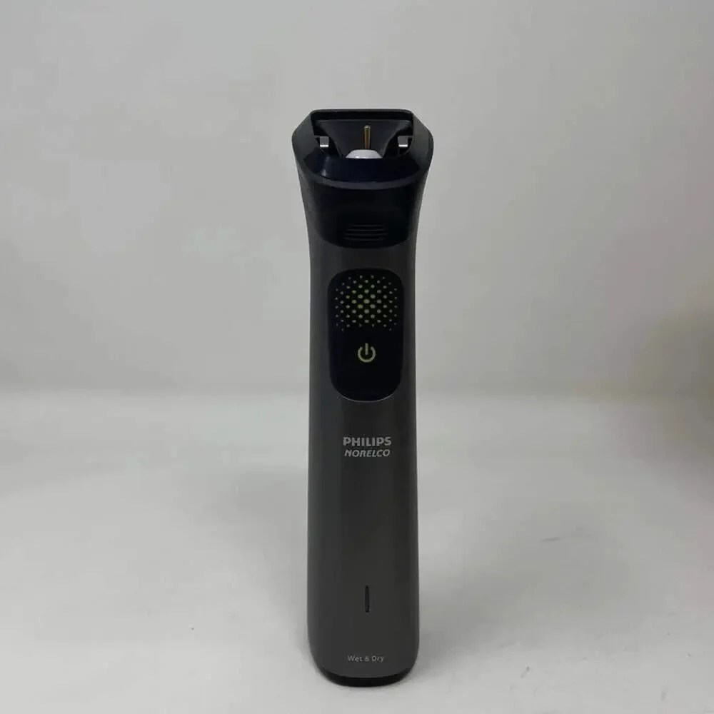 Philips Norelco Multigroom 7000 All-in-One Trimmer 24 Tools Wet Dry Groomer